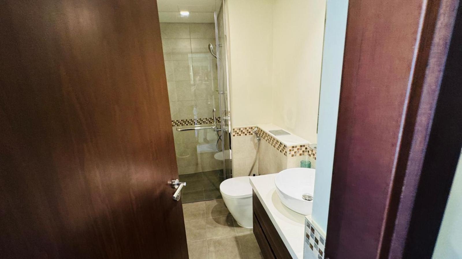 Apartment Beautiful In Damac Reva With Balcony In A Vibrant Area Of Central Downtown *